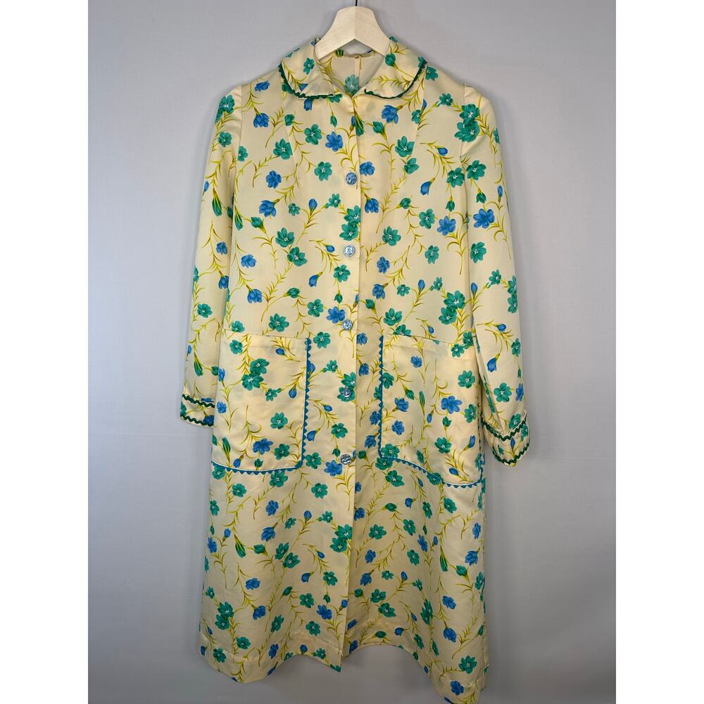 Vintage 1960’s Handmade Button Front Robe with Ric-Rac Trim Size Large